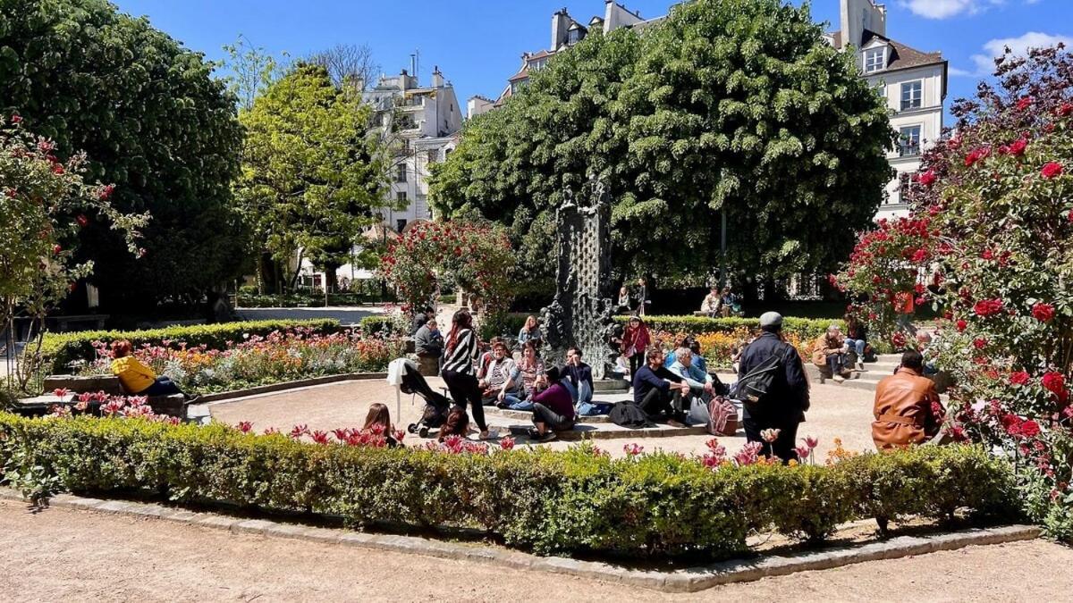 Serenity, Meditation At Notre Dame Apartamento
